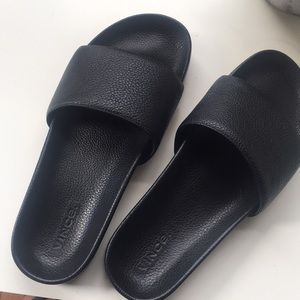 Vince black leather sandals 🎁💕🌺